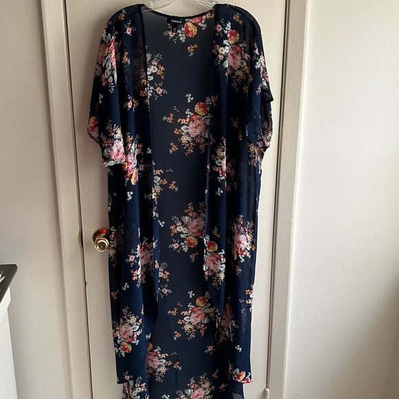 Torrid Floral Kimono - Picture 5 of 5